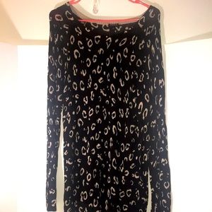 Torrid tunic size 2 long sleeves light weight black cream 100% rayon